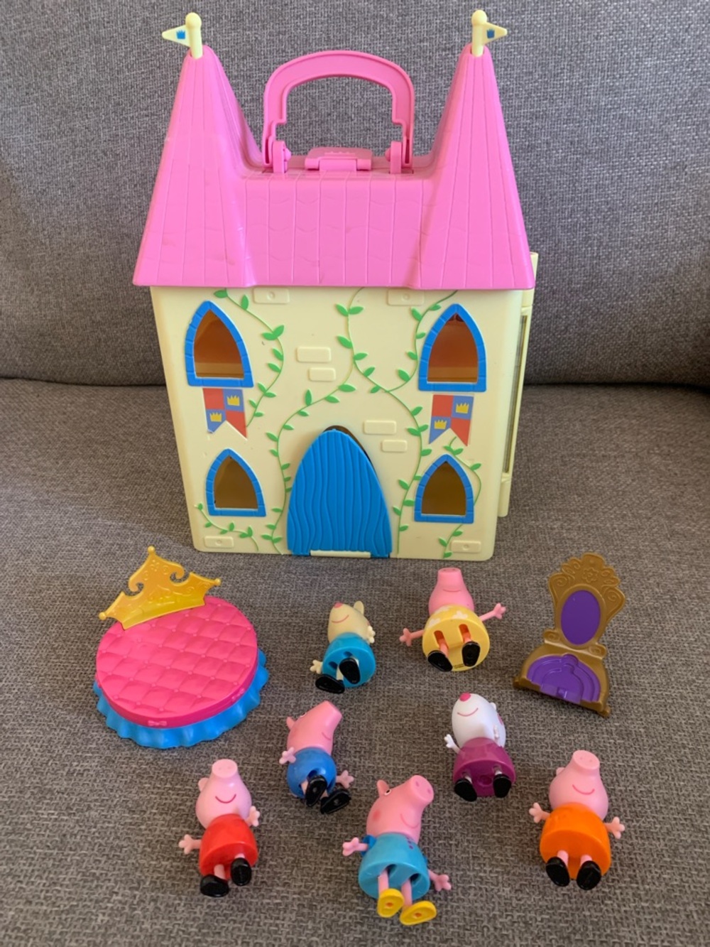 Peppa Pig Carry Along Castle Playset with Figures and Furniture 2003